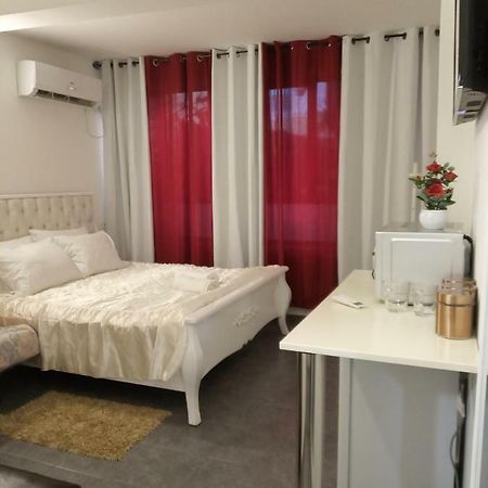 Sapir Hostel (Adults Only) Тель-Авив Экстерьер фото